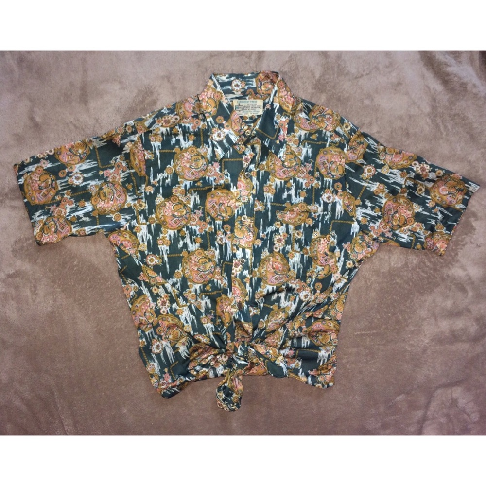 *SOLD* 1960s Vintage button down collared t-shirt - Picture 6 of 7